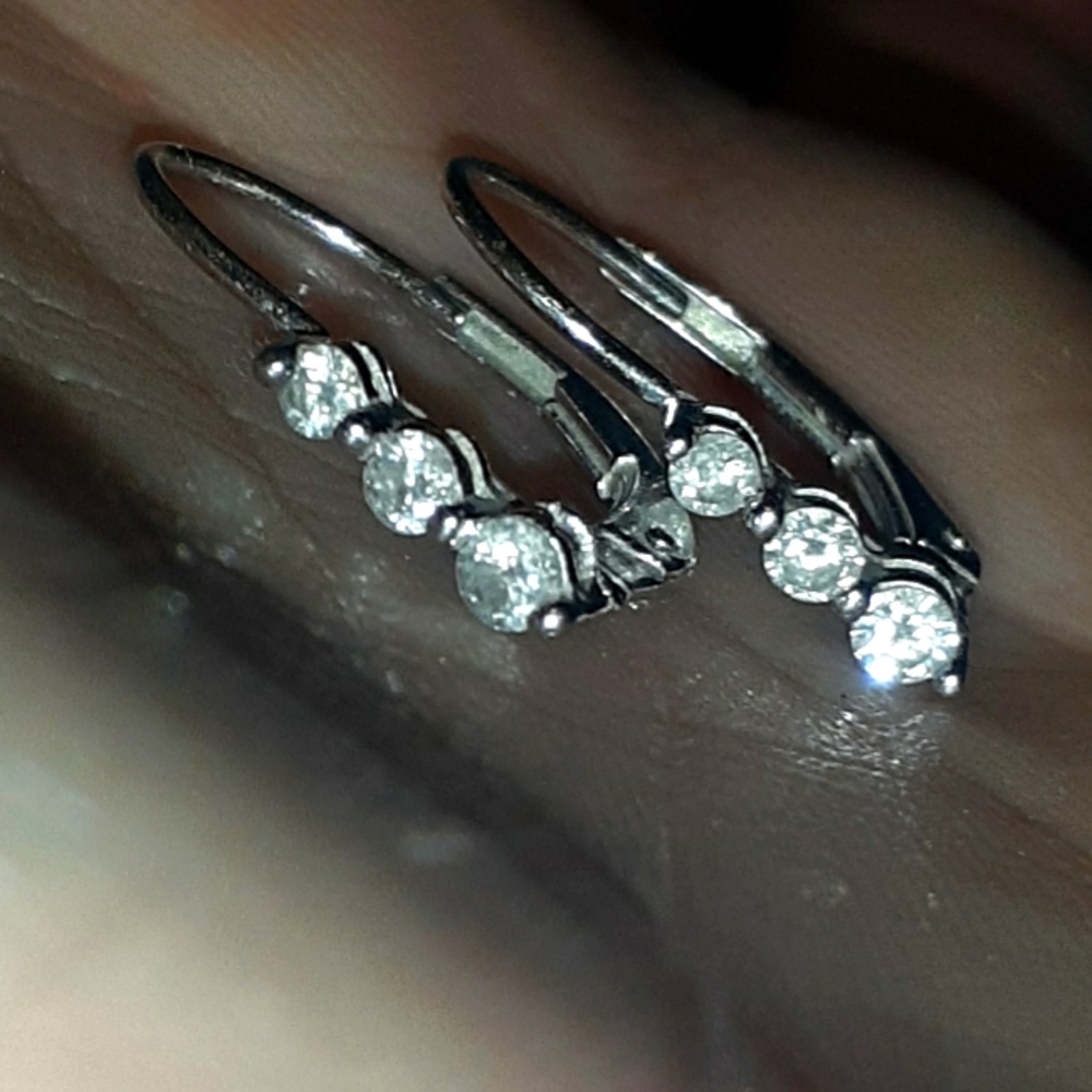 10k White Gold Diamond Leverback Earrings